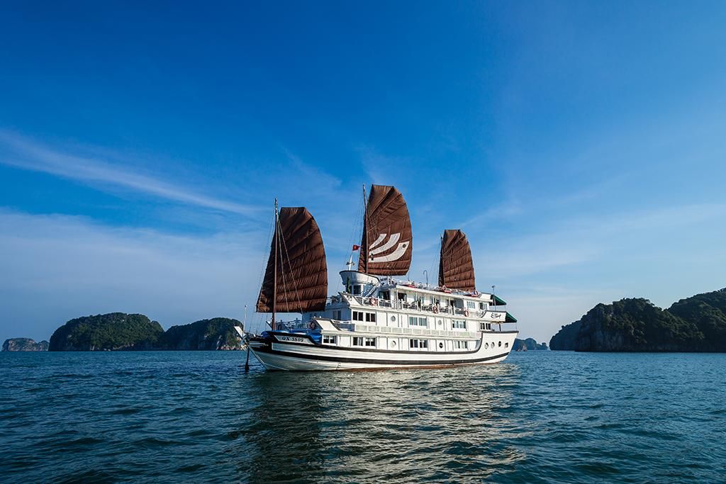 Bhaya Cruise Center