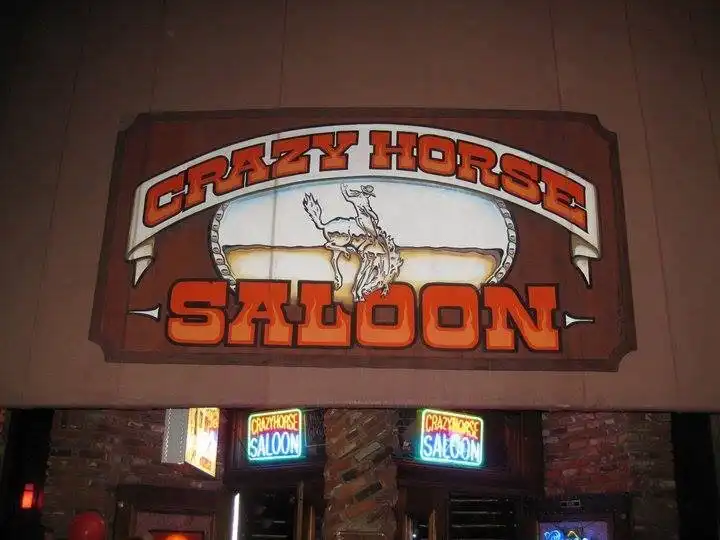 Hotels near Crazy Horse Saloon