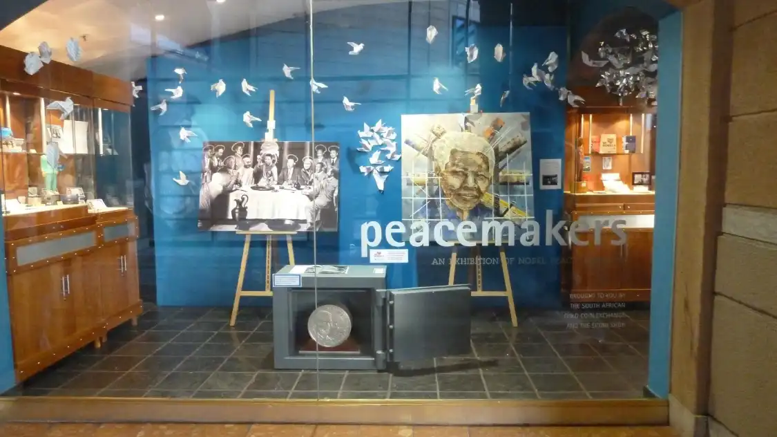 Hotels near Peacemakers Museum