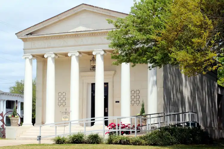 Các khách sạn gần Nave Museum