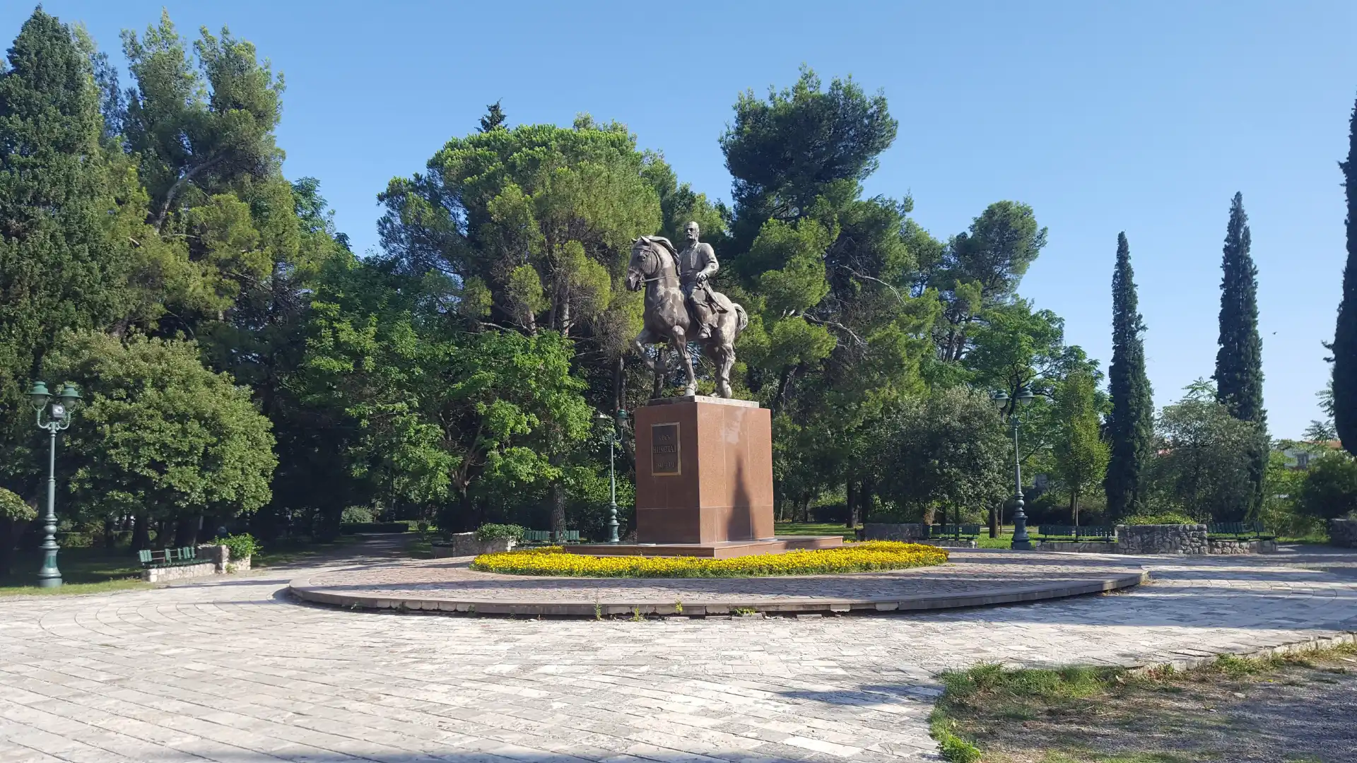 Hotels in der Nähe von König-Nikola-Denkmal