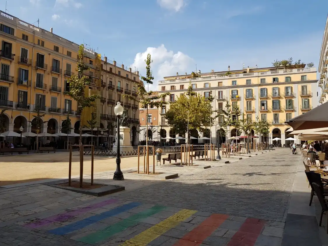 Hotels near Placa de la Independencia