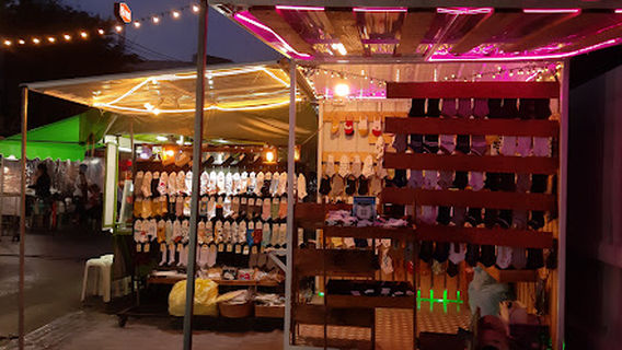 Wat Boon Night Market