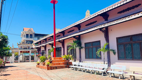 Van Thuy Tu Temple