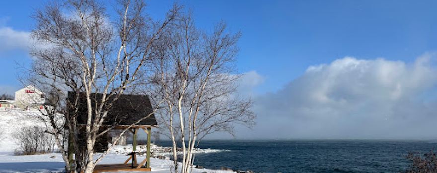 Vue sur le fleuve/halte routiere