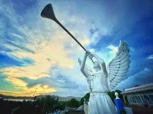 Monumen Tuhan Yesus Raja Memberkati