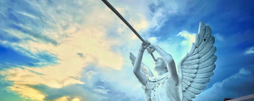 Monumen Tuhan Yesus Raja Memberkati