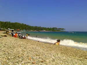 Pantai Wisata Botutonuo