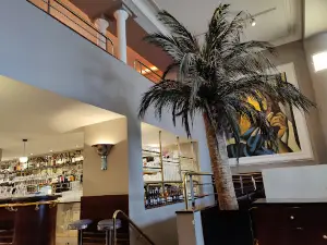 Le Cafe Victor Hugo