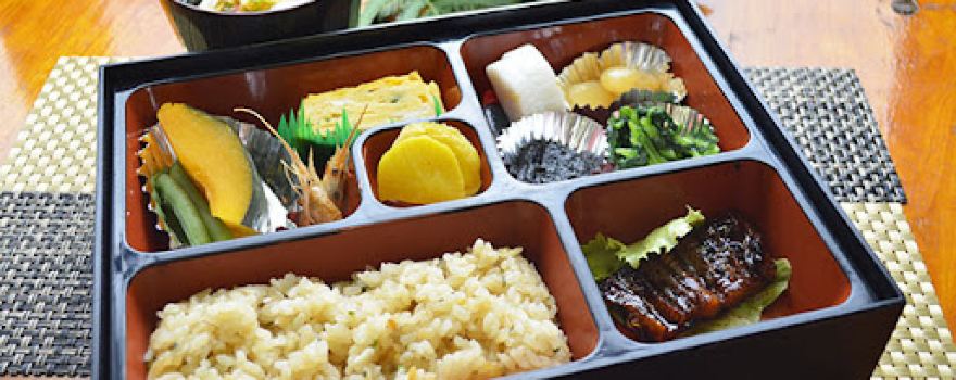 屋形船 四万十の碧（しまんとのあお）四万十川観光遊覧船