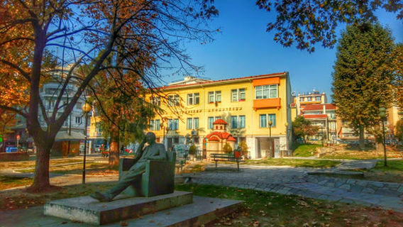 IKA Public Square