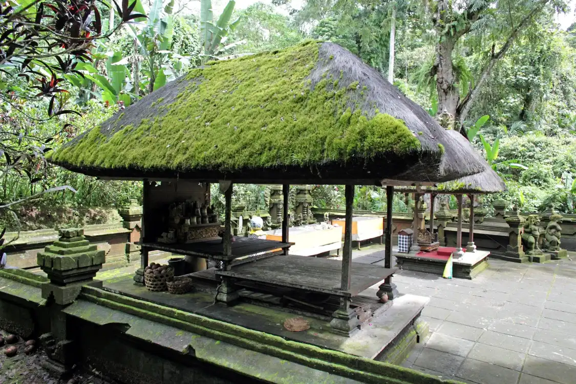 바투카루 사원(은둔의 사원) 주변 호텔