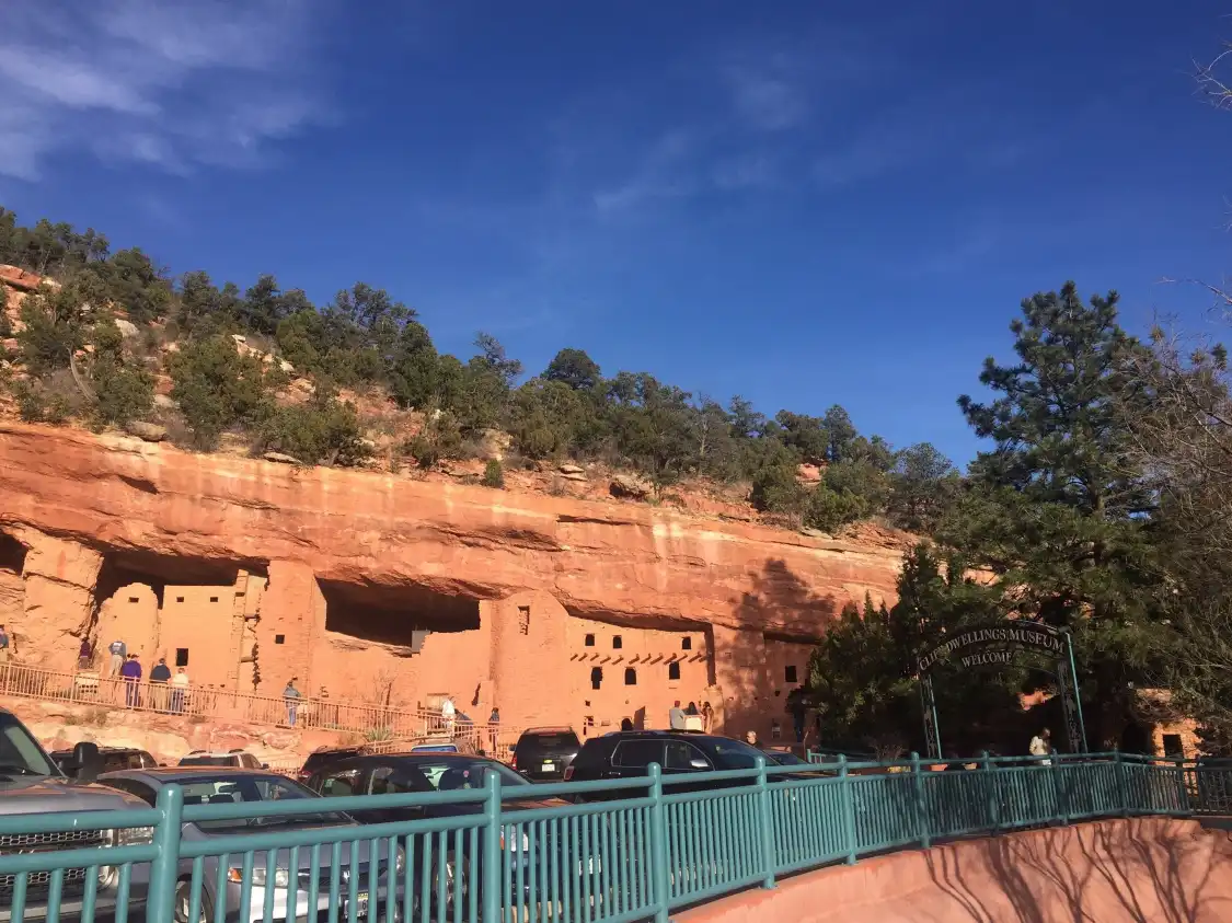 Hotels near Manitou Cliff Dwellings