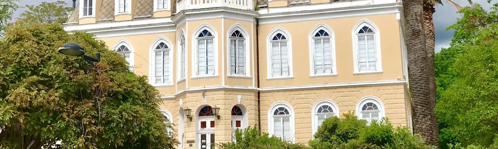 BarLayanan Perjalanan