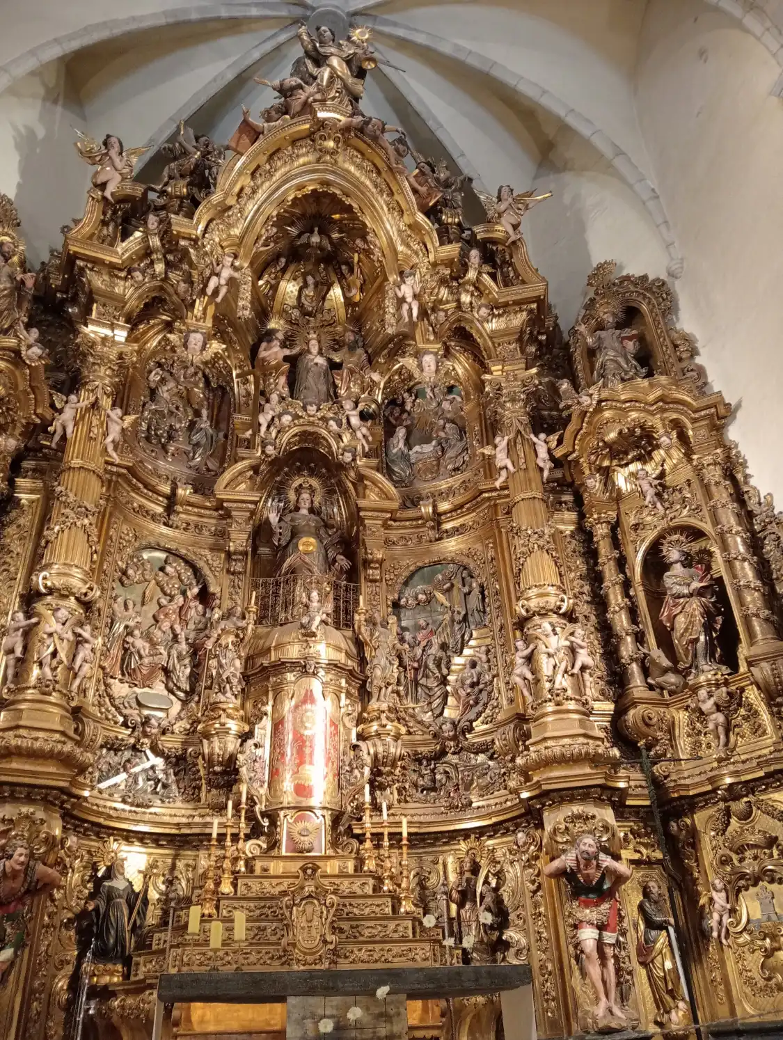 Các khách sạn gần Esglesia de Santa Maria