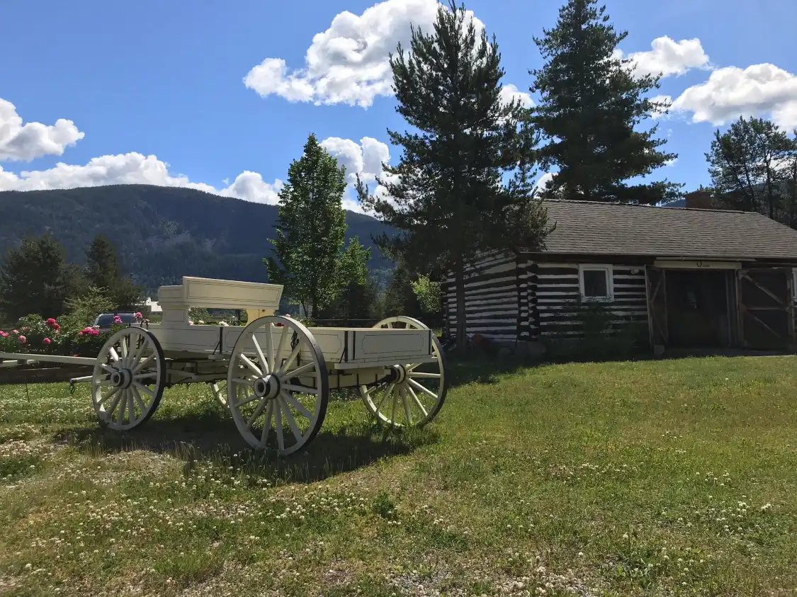 Hotels near Doukhobor Discovery Centre (Village)