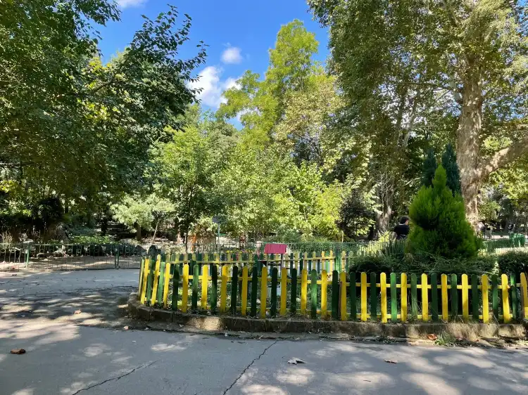 Hotels near Zoopark