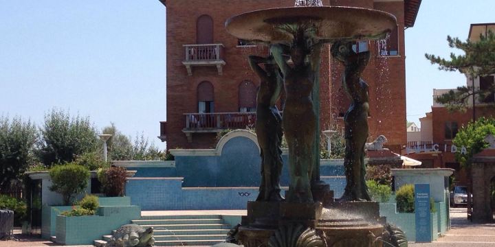 Fontana Delle Sirene
