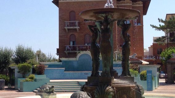 Fontana Delle Sirene