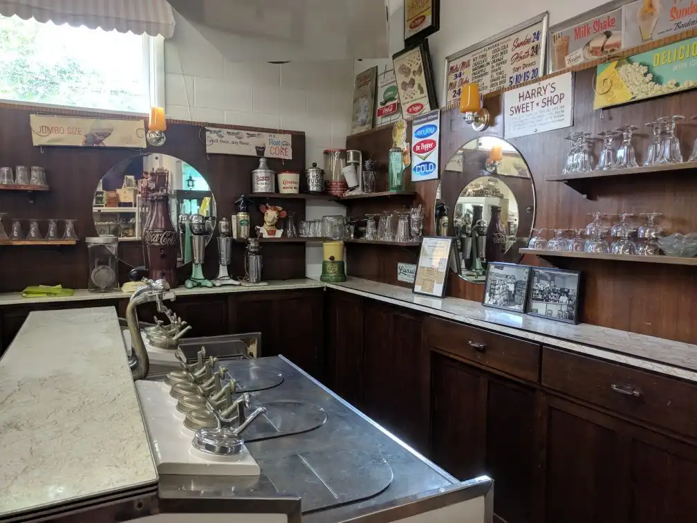 Hotels near Kinney Pioneer Museum