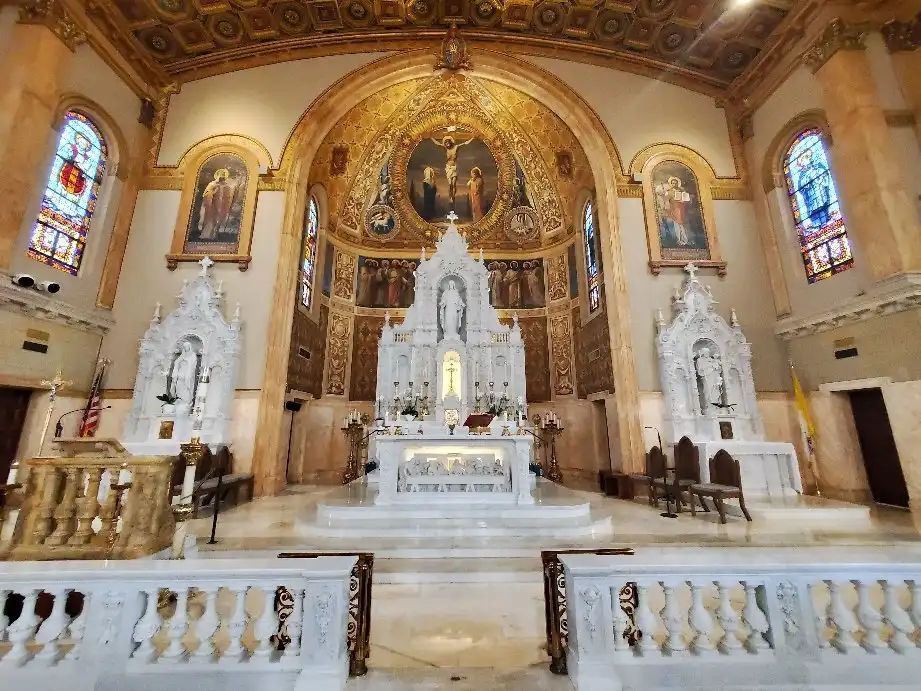 Hotels near St. Edward Roman Catholic Church