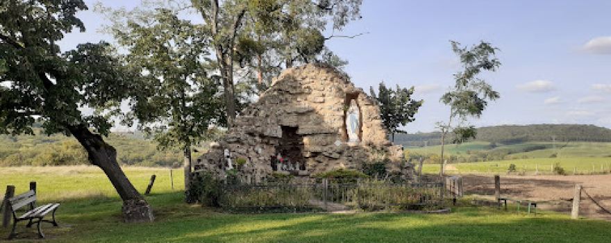 Grotte de Notre-Dame de Lourdes à Charleville-sous-Bois