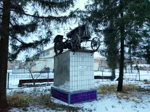 Пам’ятник трудової Слави – трактор У-2