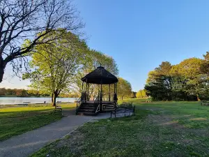 Tarnfield Park, Yeadon