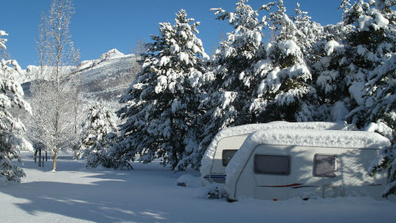 Camping Caravaneige Au Blanc Manteau