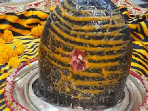 OMKARESHWAR PANDIT UMASHANKAR MAMLESHWAR JYOTIRLING PUJARI (GOKUL GURU )