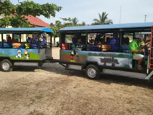Kolam Renang Lenggang