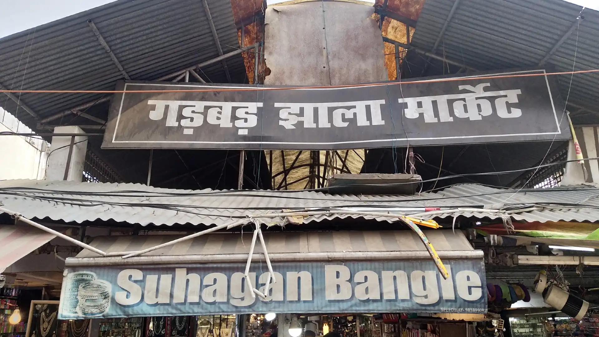 Hotels near Aminabad