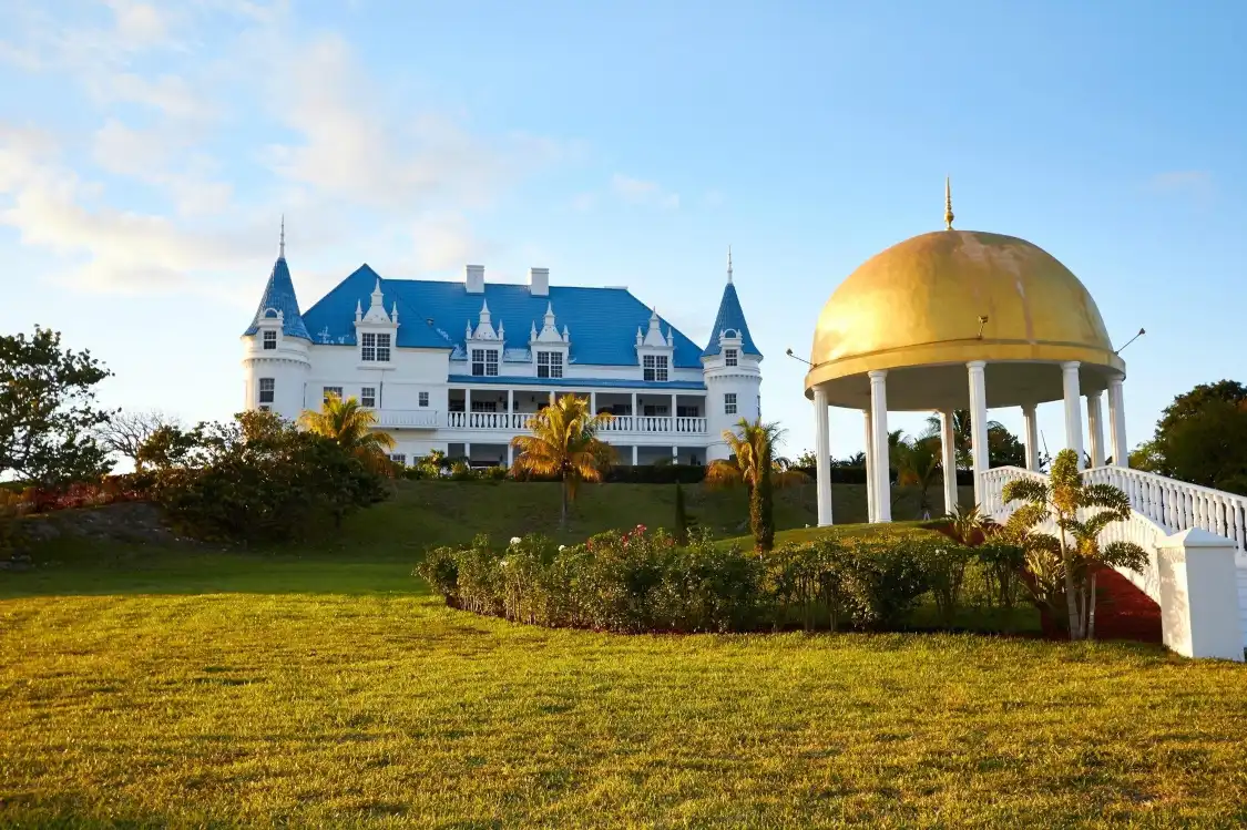Hotels near Cooper's Castle