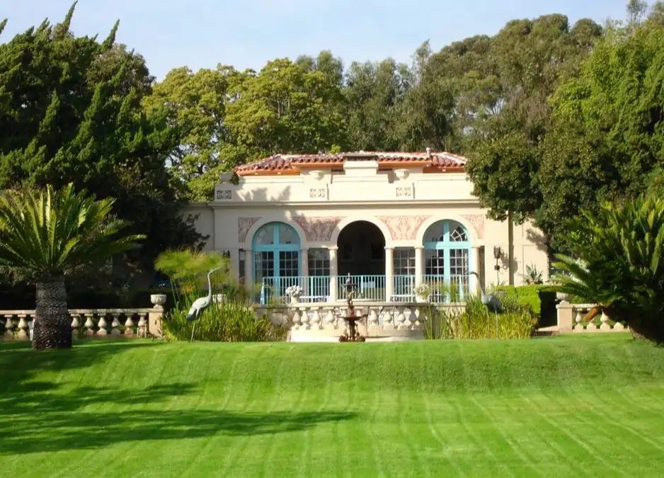 Hotels near Virginia Robinson Gardens