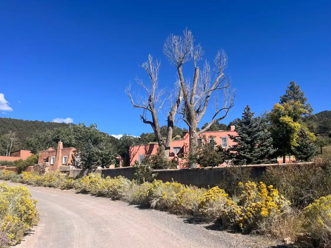 Các khách sạn gần Randall Davey Audubon Center