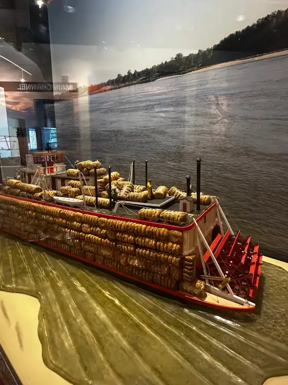 Hotels near Lower Mississippi River Museum