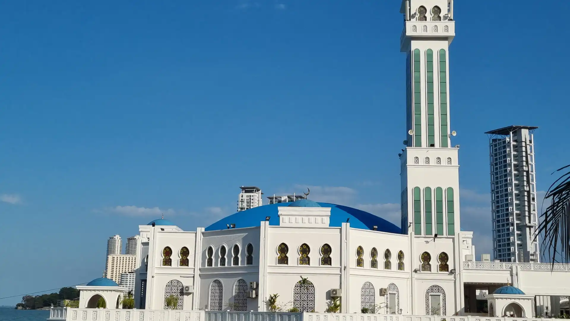 Hotels near Tanjung Bunga Floating Mosque