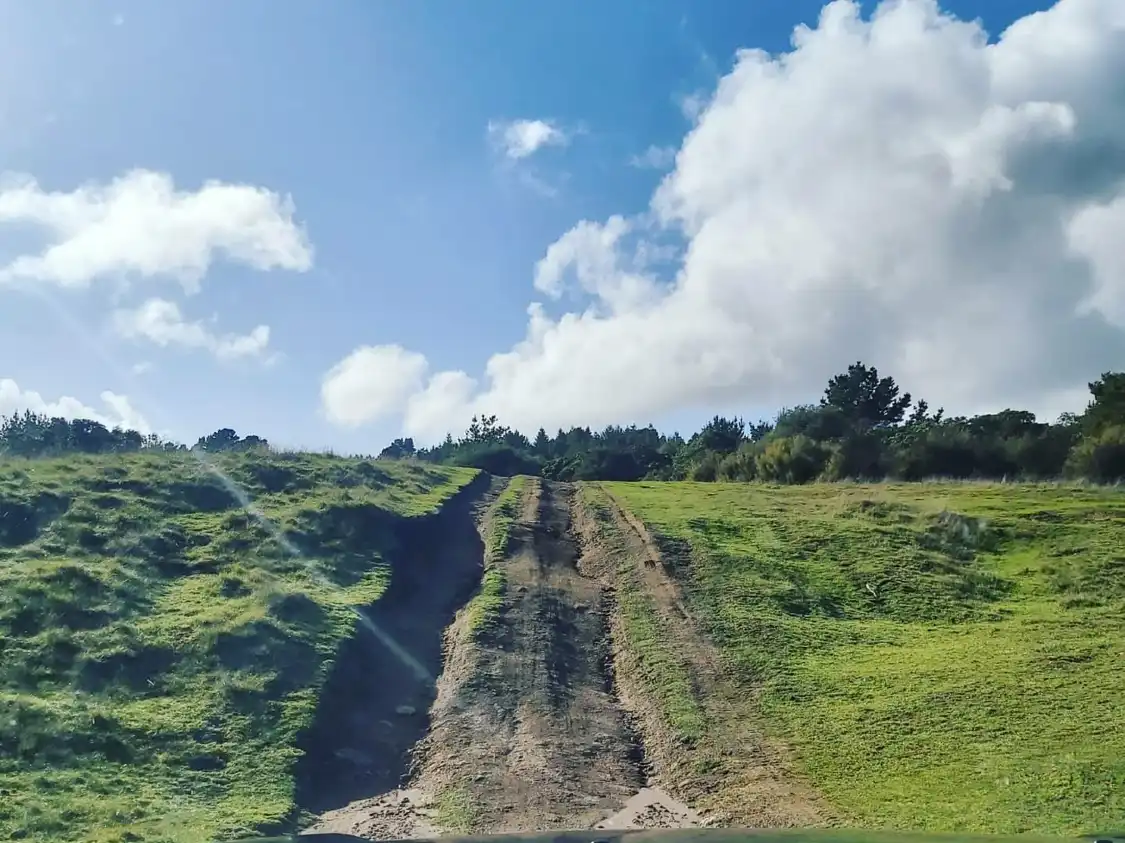 Отели рядом с достопримечательностью «Whakaipo Bay»