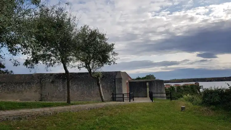 Hotels near Fuerte San Damian