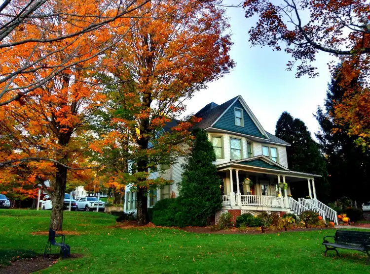 Hotels near Hickory Ridge History Museum
