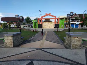 Alun-Alun Kota Taliwang (Lapangan Sepakbola)