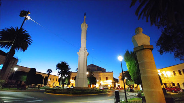 Plaza de la Libertad, Obelisco
