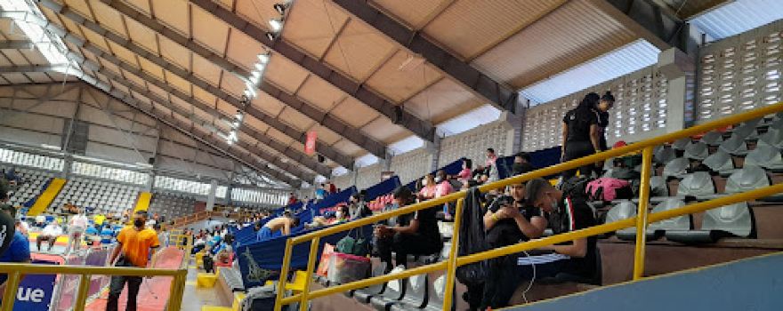 Piscina del Polideportivo de Monserrat