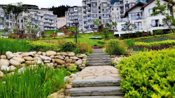 Yingshan Peach Blossom Creek Resort Town