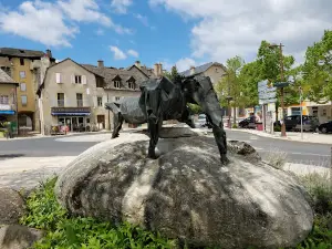 Sculpture de la Bête du Gévaudan