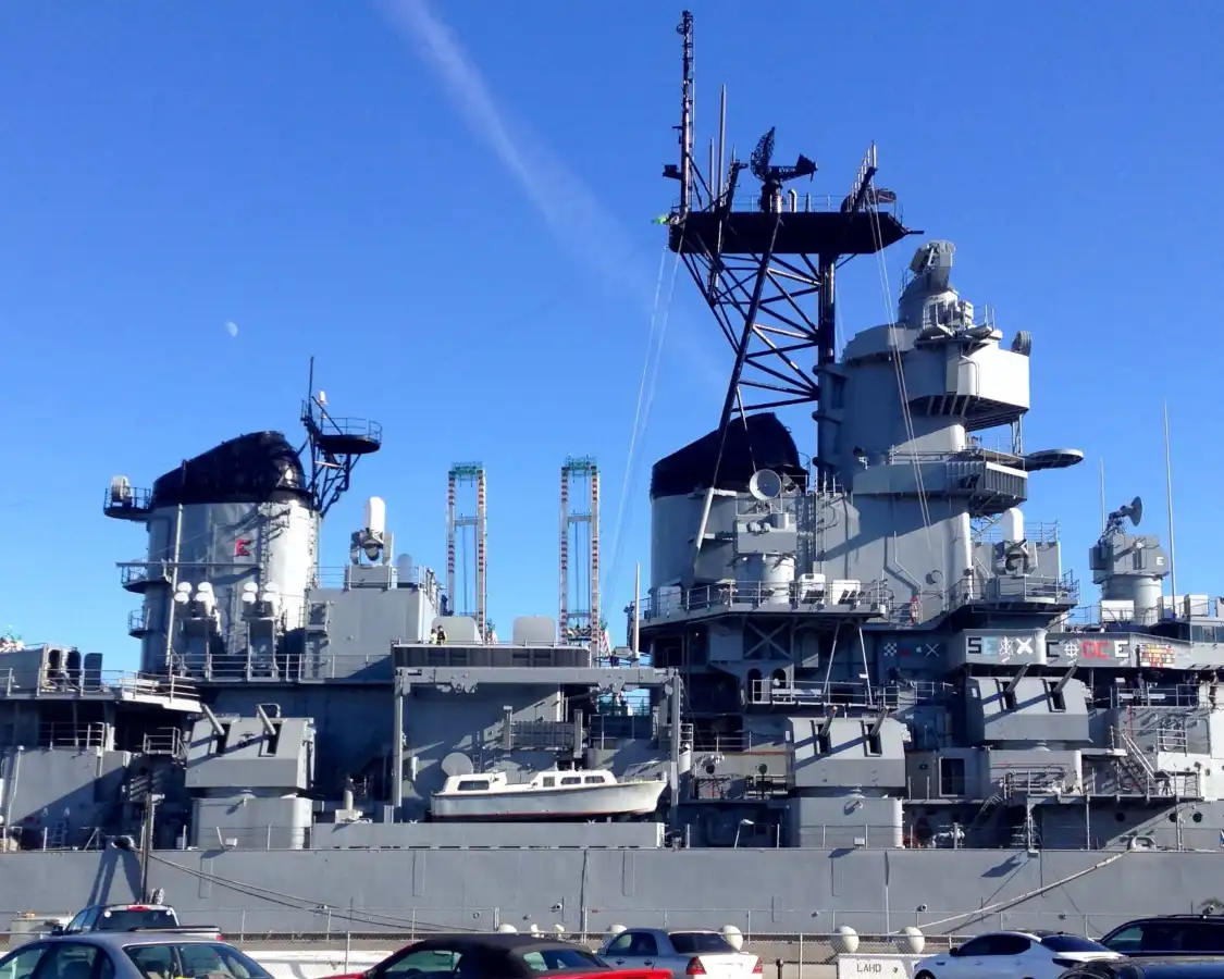 Hotel in zona Battleship USS Iowa Museum