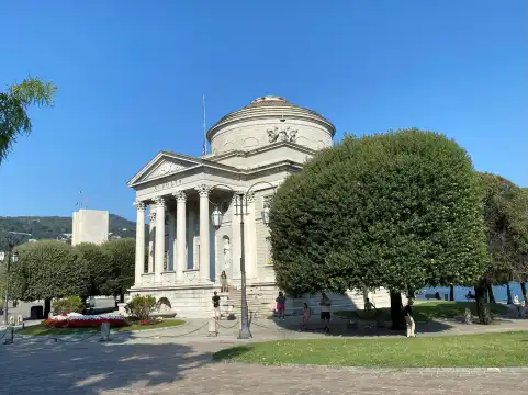 ヴォルティアーノ神殿周辺のホテル