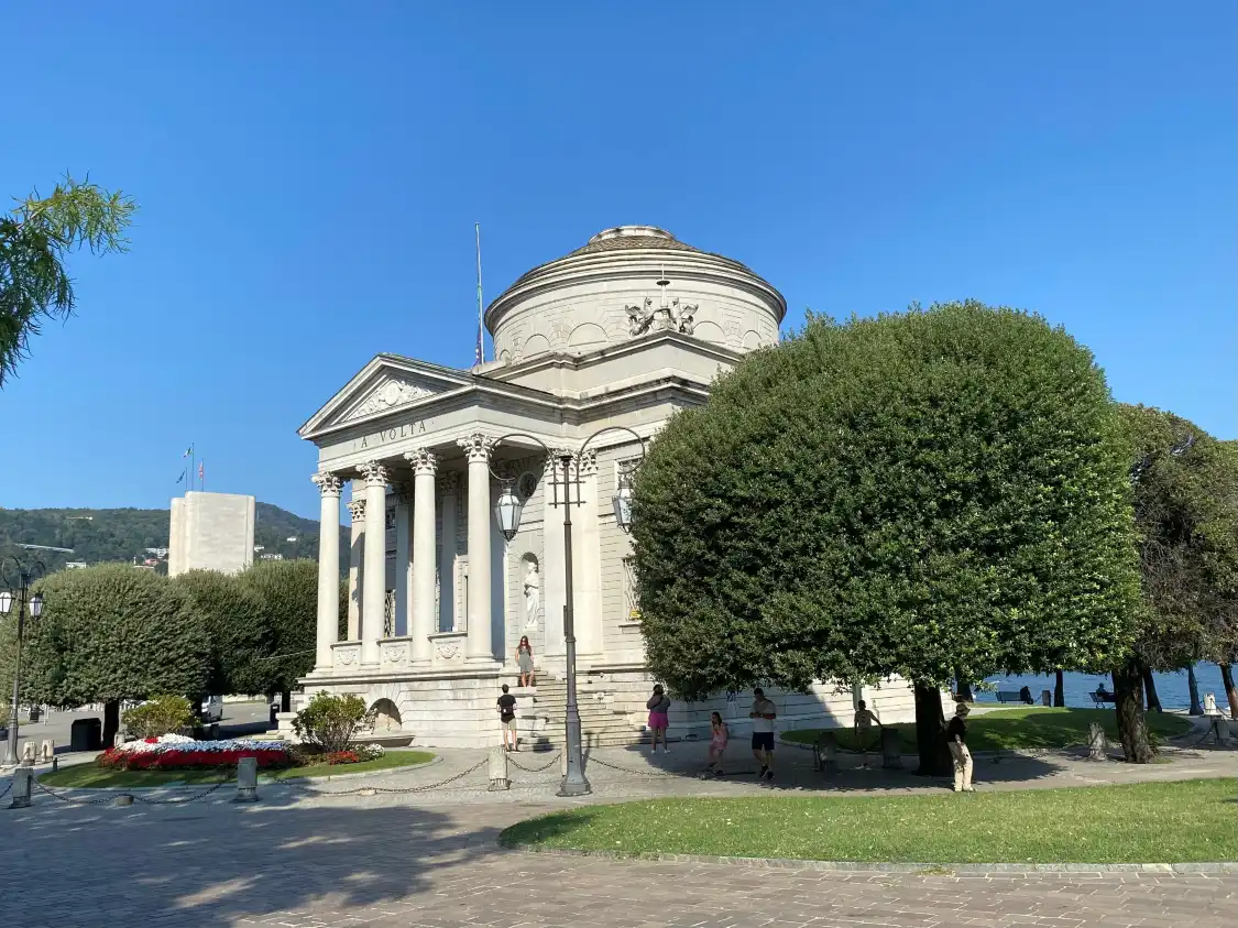 Hotels near Volta Temple (Tempio Voltiano)