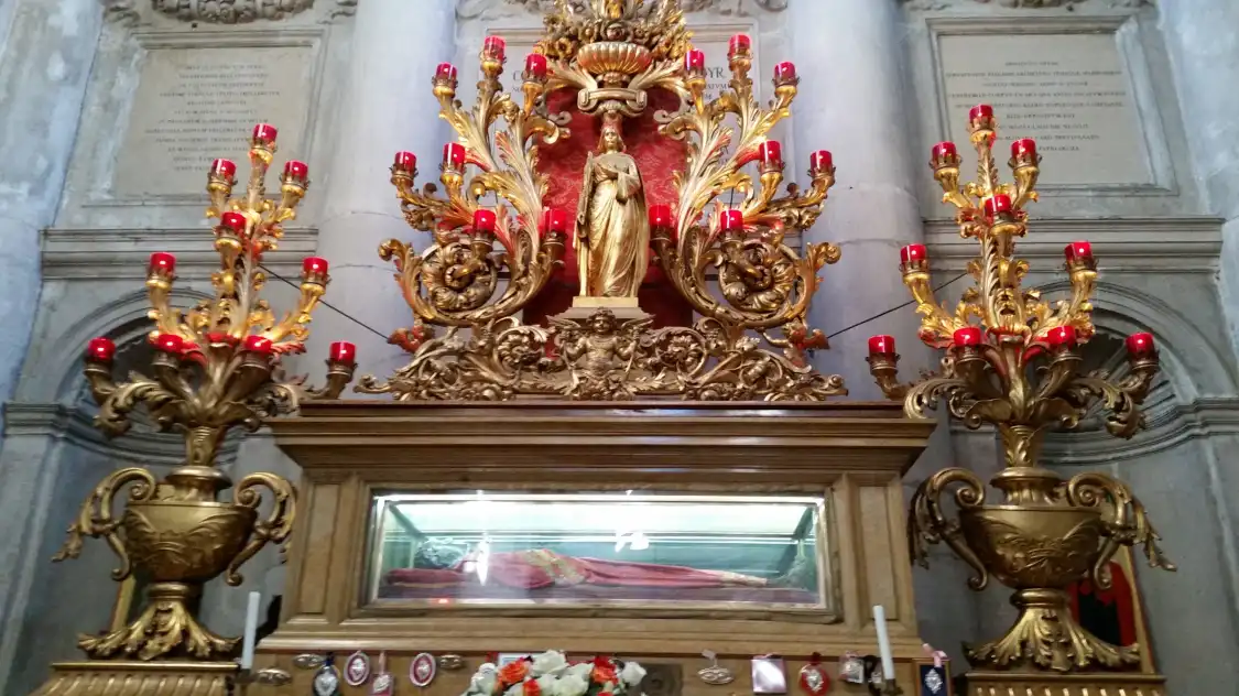 Hotels near Chiesa dei Santi Geremia e Lucia - Santuario di Lucia