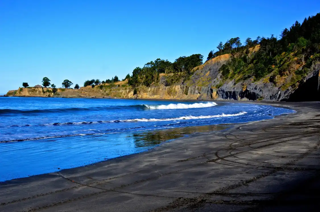 Hotels near Black Sands Beach